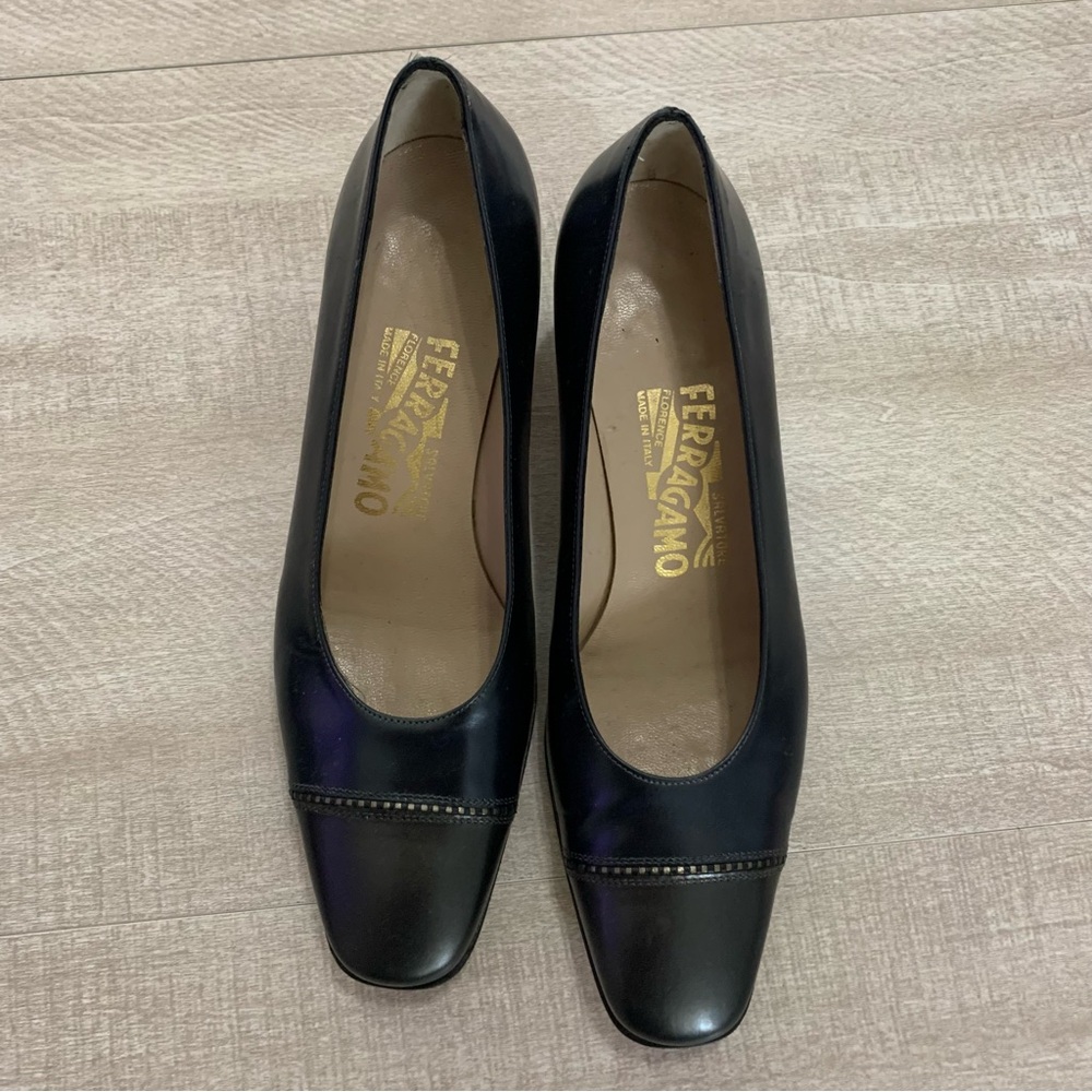 SALVATORE FERRAGAMO Womens Size 6.5 B Leather Classic Pumps High Heels